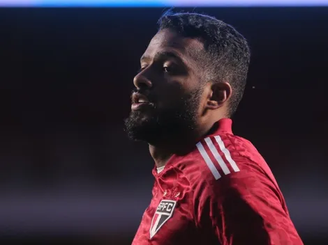 "Empurrou em direção..."; Reinaldo se irrita e é flagrado após virada do Palmeiras