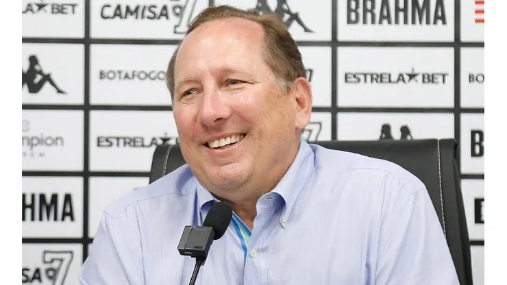 Compra do Botafogo surte efeito e Textor já tem outra equipe na mira