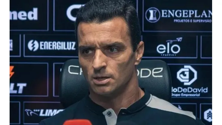 TV Reprodução/ Coletiva de Imprensa Figueirense/ "Temos que insistir"; Júnior Rocha fala sobe empate fora de casa e sequência do Brasileirão Série C.