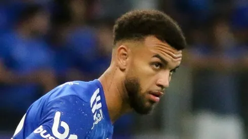 Foto: Fernando Moreno/AGIF - Torcida celeste contratação para o lugar de Jajá