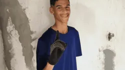 Foto: Divulgação/Twitter | Luva de Pedreiro fez sucesso inclusive entre famosos jogadores de futebol