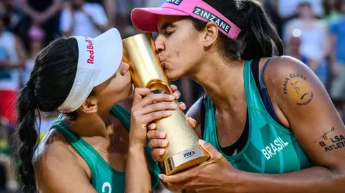FIVB/ Mundial de Vôlei de Praia | Fim de semana cheio de medalhas para o Brasil; ouro no feminino, prata e bronze no masculino.