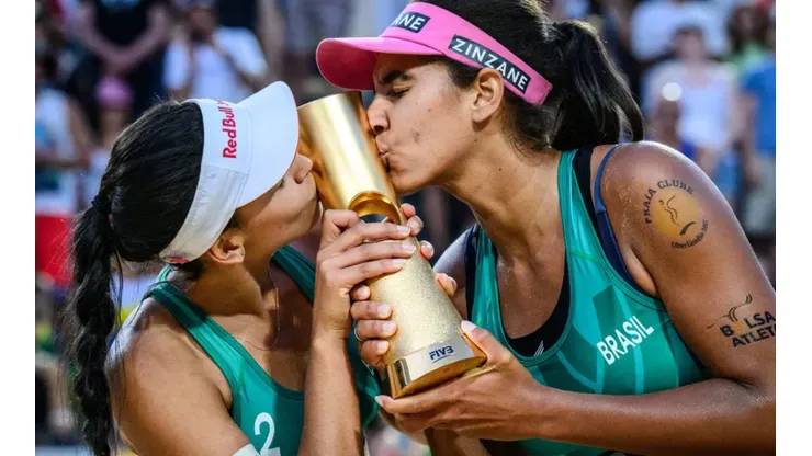 FIVB/ Mundial de Vôlei de Praia | Fim de semana cheio de medalhas para o Brasil; ouro no feminino, prata e bronze no masculino.