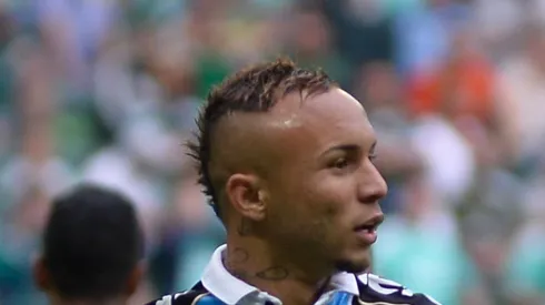 Everton Cebolinha desembarca no Rio de Janeiro e fala pela primeira vez como jogador do Flamengo