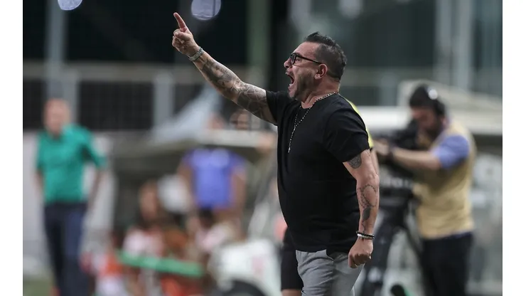 Torcida deu "colher de chá" para Turco Mohamed por conta da equipe escalada pelo treinador para duelo com o Flamengo