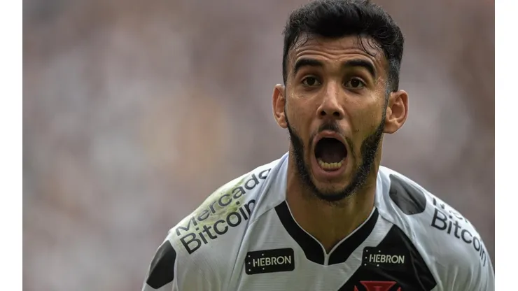 Thiago Ribeiro/AGIF - Getúlio e Raniel formam 'briga' no ataque do Vasco.