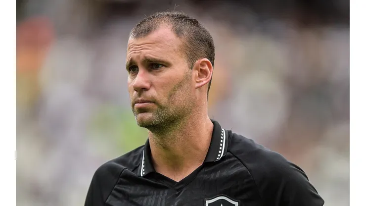 Foto: Thiago Ribeiro/AGIF | Carli deve se manter na zaga para duelo diante do Inter