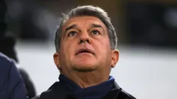 "Temos que ajudá-lo" ; Laporta 'cobra' apoio da torcida do Barcelona com drama vivido por defensor