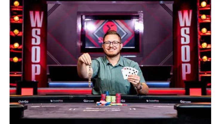 Brian Hastings levou a sexta joia dele na WSOP (Foto: Rachel Kay Miller/PokerNews)