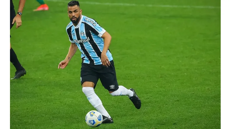 Pedro H. Tesch/AGIF - Maicon volta a ser assunto no Grêmio