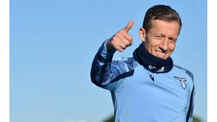 Foto: Marco Rosi - SS Lazio/Getty Images - Lucas Leiva está em negociação com o Grêmio, que definiu os valores de proposta