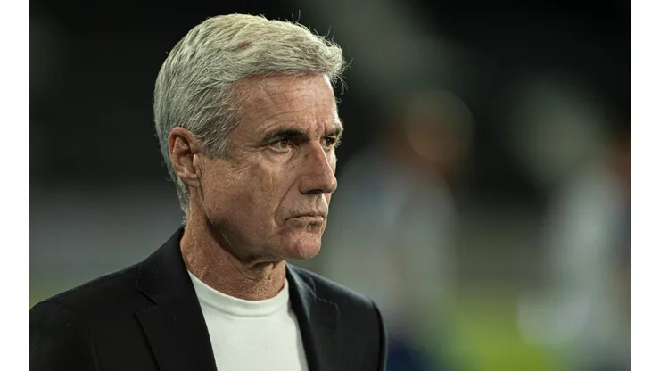Foto: Jorge Rodrigues/AGIF - Luís Castro recolocou volante como titular da equipe