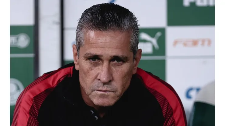 - Jorginho, técnico do Atlético-GO
