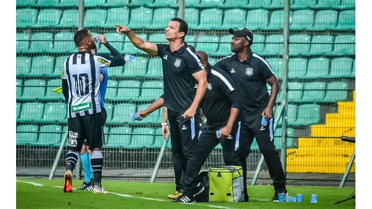 Foto: R.Pierre/AGIF - Titular de Júnior Rocha sai em defesa do treinador