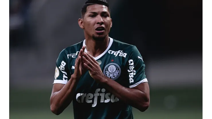 Foto: Ettore Chiereguini/AGIF - Torcida sugere atacante no lugar de Rony