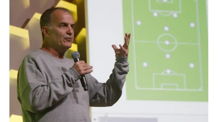 Foto: Luciano Belford/AGIF - Marcelo Bielsa pode acertar retorno a novo Clube