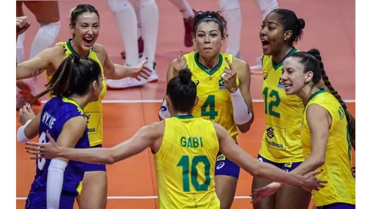 Brasil festeja ponto contra Turquia — Foto: Wander Roberto/Inovafoto/CBV