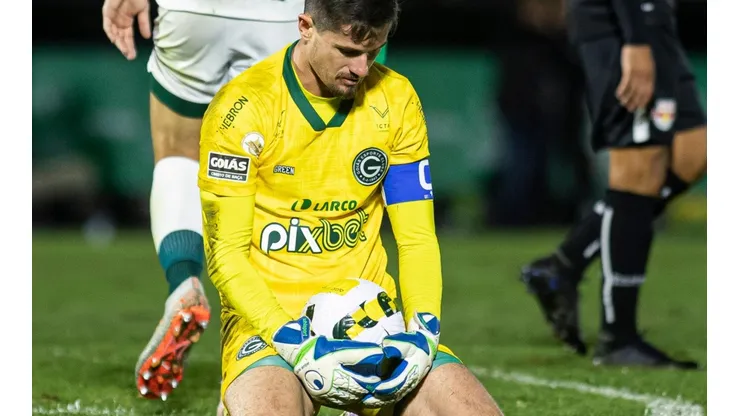 Diogo Reis/AGIF. Tadeu fez ótima atuação e salvou o Goiás de uma derrota mais elástica