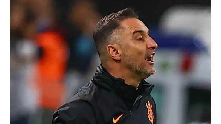 Vítor Pereira revela sobre ‘puxão’ de orelha em Roni e manda recado