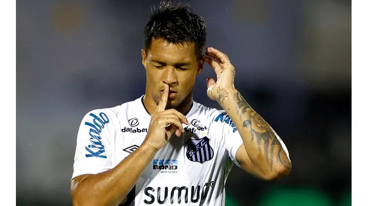 Foto: Thiago Calil/AGIF - Marcos Leonardo tem contrato no Santos até 2026 e Peixe detém 100% dos direitos do atacante