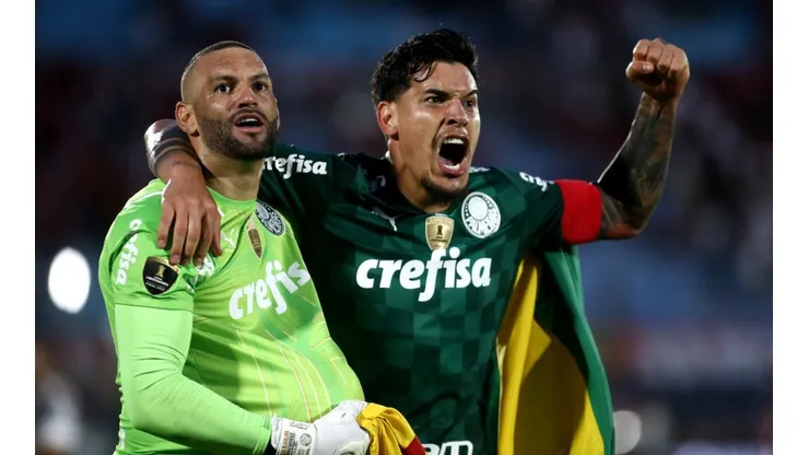 Foto: Ernesto Ryan/Getty Images - Weverton e Gustavo Gomez do Palmeiras