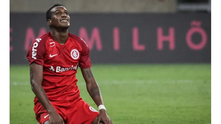 Foto: Thomás Santos/AGIF | Saída de Edenílson fica em 2º plano