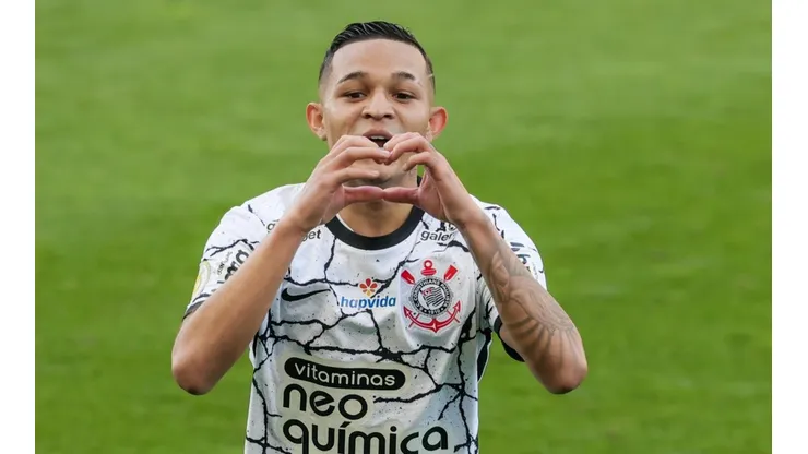 Adson foi destaque do Corinthians na partida contra o Juventude (Foto: Marcello Zambrana/AGIF)