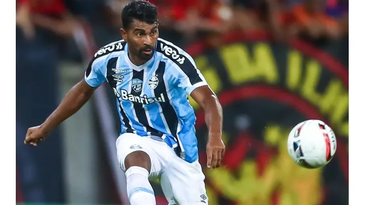 Foto: Lucas Uebel/Grêmio/Divulgação - Thiago Santos: volante vem sendo titular nas últimas partidas