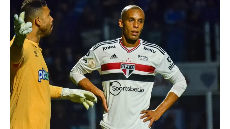 Foto: R.Pierre/AGIF - Miranda: deve seguir como titular do São Paulo no meio de semana