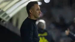 Foto: (Diogo Reis/AGIF) - Vítor Pereira revelou que precisou de um tempo para considerar a oferta do Corinthians antes de assumir o cargo