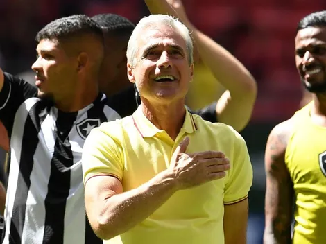 Contido na empolgação, Luís Castro ‘cutuca’ Flamengo e agita torcida do Botafogo