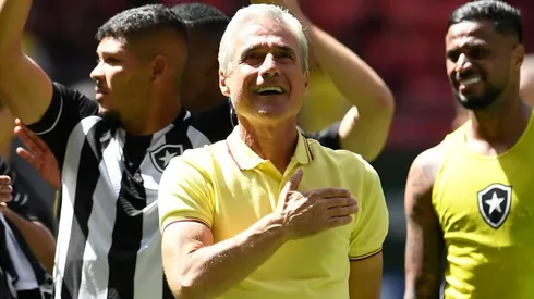 Foto: (Mateus Bonomi/AGIF) - Luís Castro acredita que o Botafogo ainda está se adaptando ao seu estilo de jogo