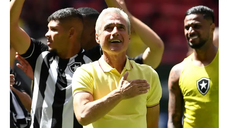 Foto: (Mateus Bonomi/AGIF) - Luís Castro acredita que o Botafogo ainda está se adaptando ao seu estilo de jogo