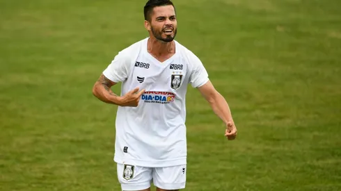 Foto: Mateus Bonomi/AGIF - Cabralzinho negocia sua ida ao Londrina para a Série B