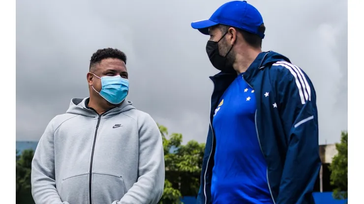 Foto: Gustavo Aleixo/Cruzeiro/Divulgação - Ronaldo "Fenômeno" e Pezzolano: treinador aguarda novidades no Cruzeiro