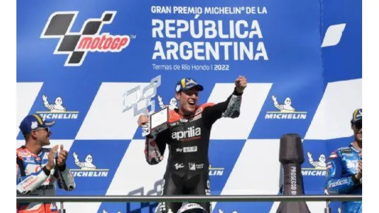 Juan Mabromata/Getty Images - Aleix Espargaró, da Aprilia, comemora vitória no pela MotoGP no GP da Argentina, em Buenos Aires