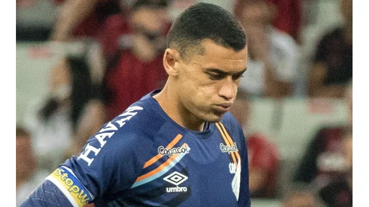 Foto: Robson Mafra/AGIF - Athletico define nome para repor saída de Santos