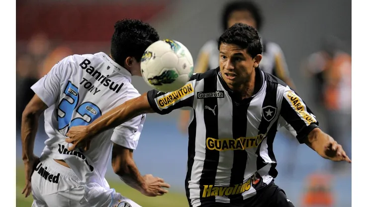 Fabio Castro/AGIF - Elkeson acerta com Grêmio