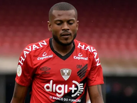 Torcida do Coxa não perde tempo e tira onda com Marcelo Cirino