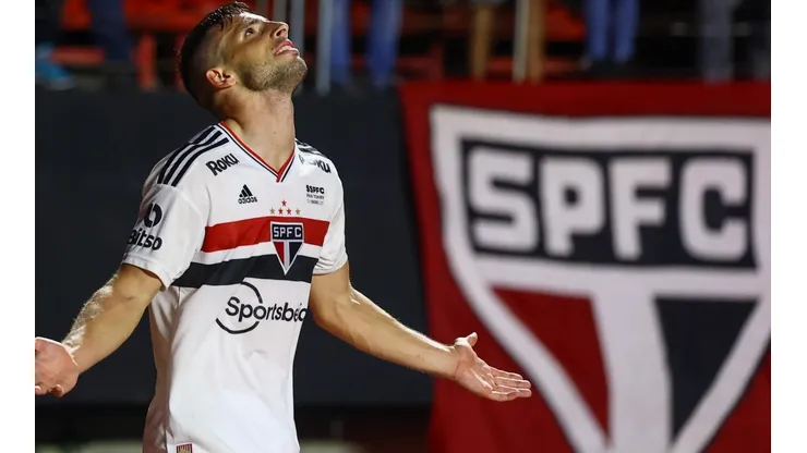 Marcello Zambrana/AGIF. Jonathan Calleri celebra primeira decisão com a camisa do São Paulo.