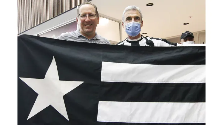 "Trabalho traz sucesso"; Castro chega ao Rio para comandar Botafogo e expõe suas expectativas