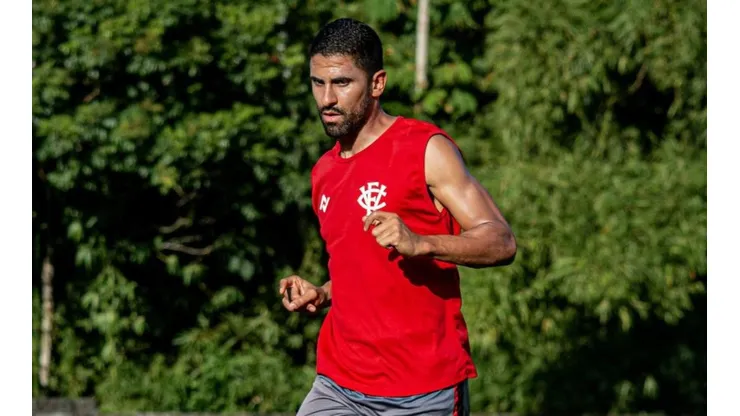 Foto: (Flickr Oficial Vitória/Victor Ferreira/ECV) - Santiago Tréllez está cada dia mais próximo de reestrear pelo Vitória