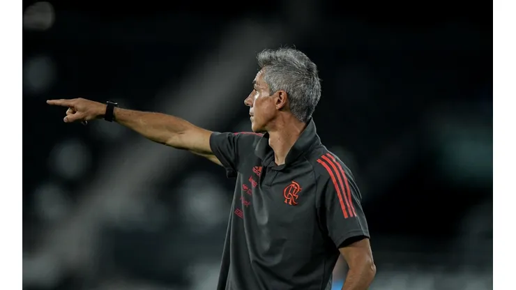 Thiago Ribeiro/AGIF. Paulo Sousa encerrou a primeira semana cheia de treinos desde que assumiu o comando do Flamengo. Até o momento, o português não repetiu uma escalação.