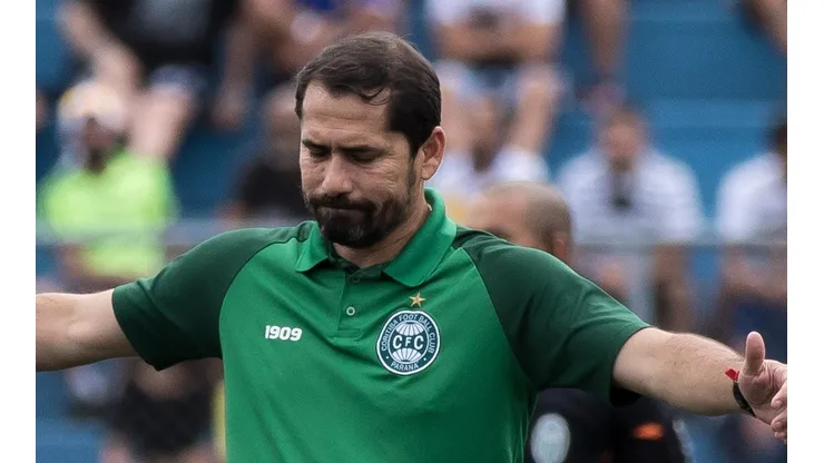 Foto: (Robson Mafra/AGIF) - Gustavo Morínigo perdeu um de seus meias no Coritiba para o duelo contra o Maringá