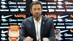 Em busca de centroavante para o Corinthians, Duílio Monteiro recebe sugestão de jornalista: "Contribuiria"