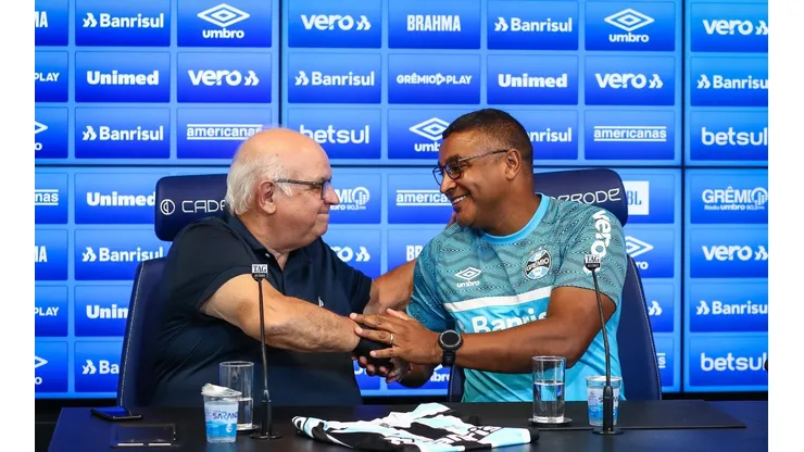 Lucas Uebel/AGIF - Roger Machado dá aval a Romildo para fechar com carrasco do Grêmio