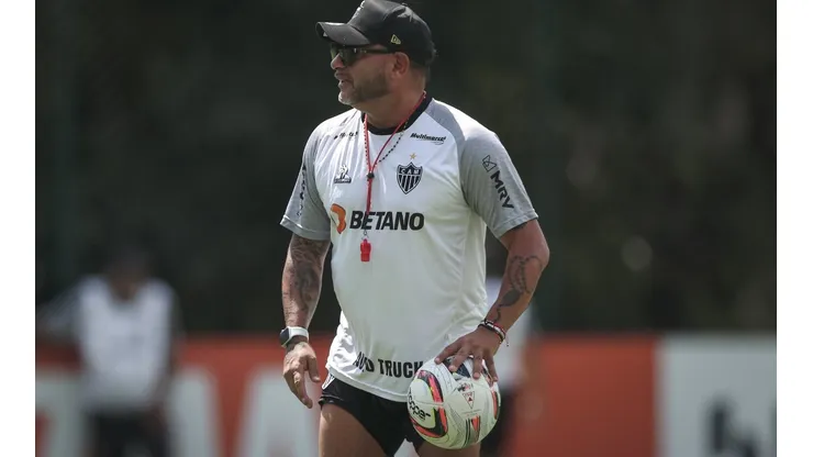 Turco Mohamed não tem utilizado por muito tempo jogador que foi destaque no Brasileirão de 2021, emprestado pelo Galo