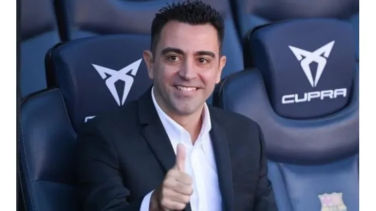 Sem esconder admiração, Xavi se rende ao talento de atacante do Barcelona: "Contratação espetacular"