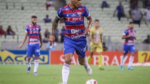 LUCAS EMANUEL FOTOS/AGIF - Titi, zagueiro do Fortaleza