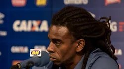 - Tinga passou pela Raposa como jogador e dirigente